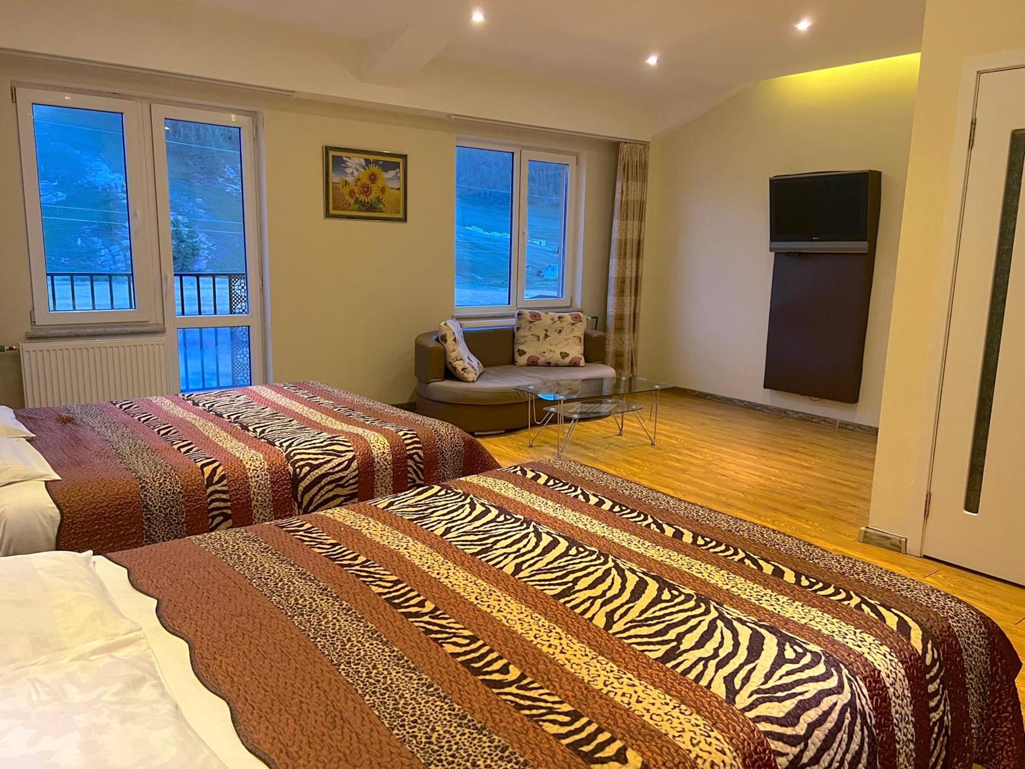 Takhi Resort Terelj Yoliin Hural Exterior photo
